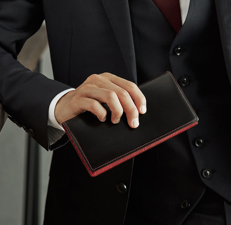 革アイテムキプリスのコードバン&シラサギレザー　ファスナー付ササマチ長財布