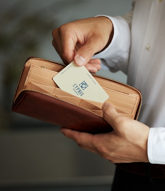 革財布キプリスのシラサギレザーシリーズ スーツスタイルにフィット