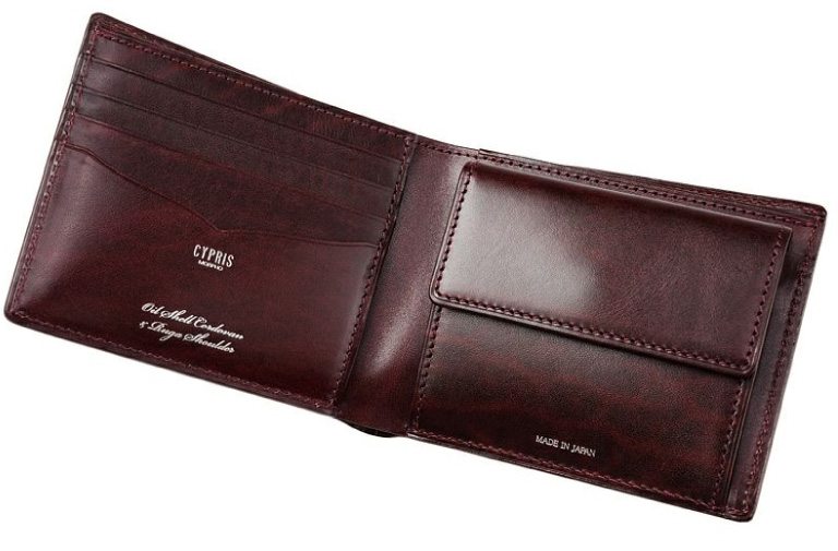 革財布キプリスのコードバン＆ルーガショルダー。ベルギー唯一のタンナーで鞣されたトラ(シワ模様)が特徴的なショルダー部の革
