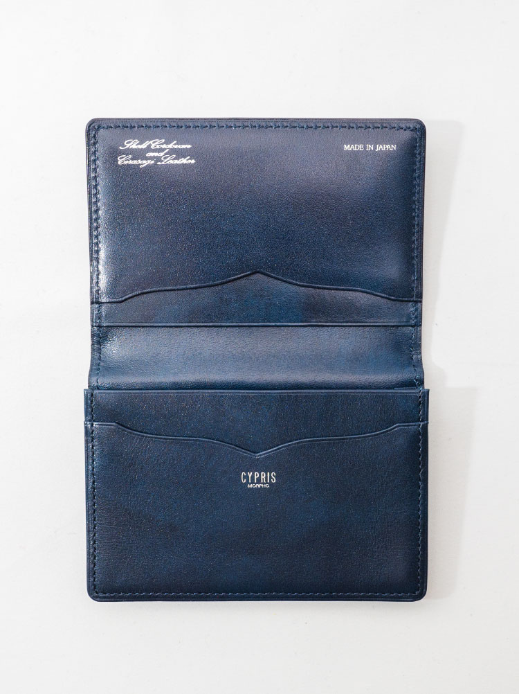 内側にはポケット×３が付いております。通しマチ名刺入れ｜コードバン&シラサギレザー