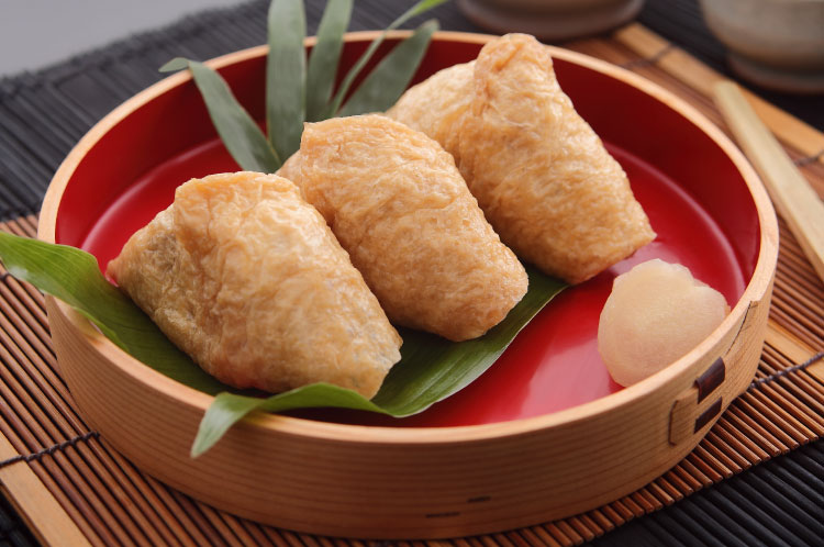 2月10日初午(はつうま)の日に、稲荷寿司を食べると金運や財運に良いといわれています。