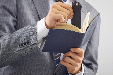 キプリスの革小物ギフトで、特別な勤労感謝の日にしよう