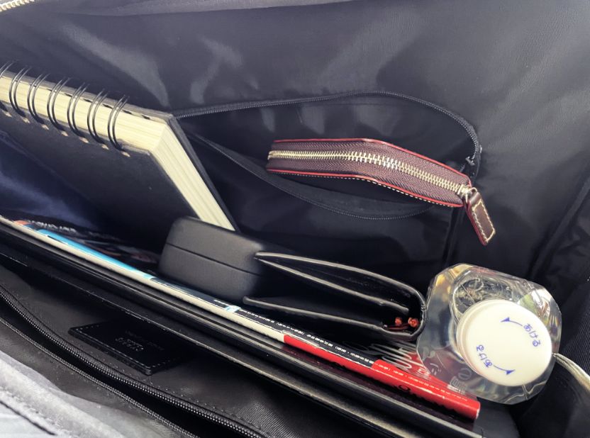 キプリスの3wayビジネスバッグ メイン収納の中身