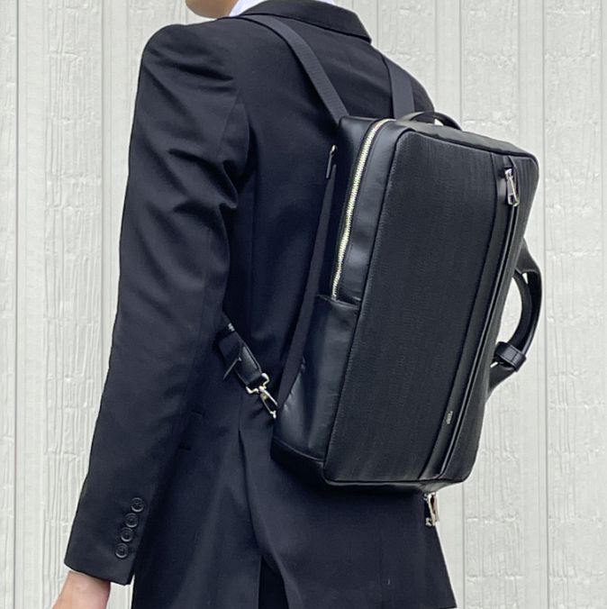 キプリスの3wayビジネスバッグ スマートなサイズ感