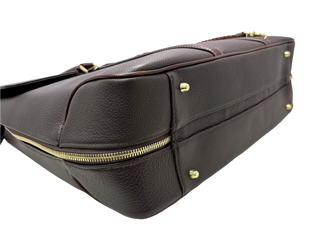 革鞄、レザーバッグのキプリス 底面4箇所の底鋲