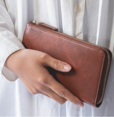 キプリスの革小物ギフトで、特別な母の日に