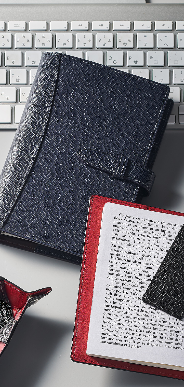 オフィスレザーアイテム,オフィス革小物,ビジネスシーン,手帳カバー,ノートカバー