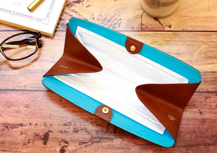 ミレニアル世代に人気の革小物ランキング3位　マスクケース Cirasagi Leather