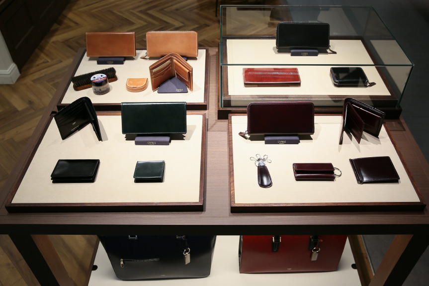 革財布キプリスの店舗紹介　大丸心斎橋　ショーケース