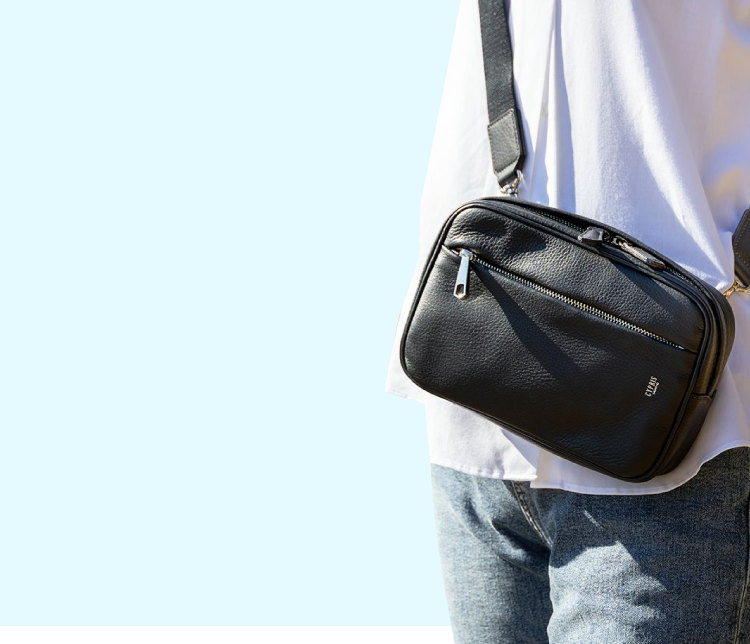 革財布キプリスのボディバッグ