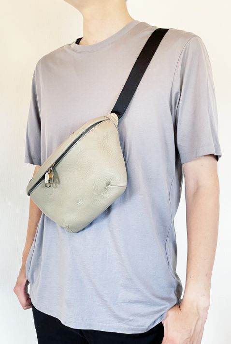 キプリスのボディバッグ トゥージュール 前斜め掛け