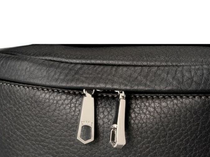 キプリスのボディバッグ トゥージュール ダブルファスナー