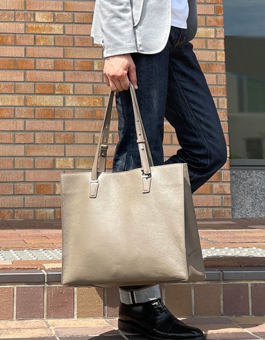 ヴィヴァーチェ　レザートート　男性