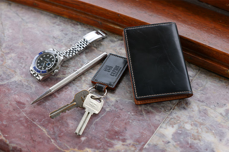 「開運！なんでも鑑定団（テレビ東京）」鑑定士 株式会社トーイズ代表取締役 北原照久さん愛用のキプリス名刺入れとキーホルダー