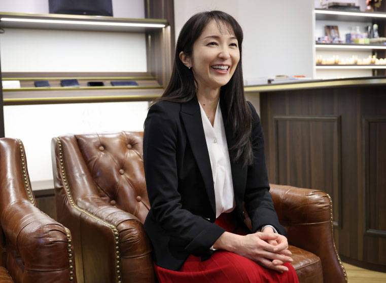 美術家 岩瀬 顕子さん