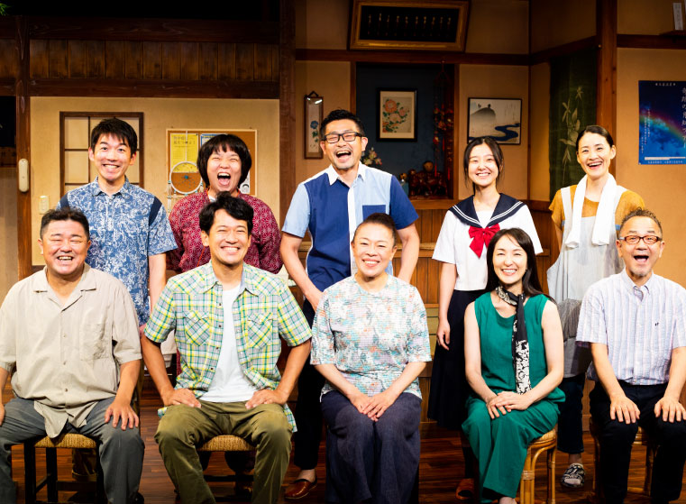 「はい。私はそれが、『演技すること』かなと思っています。たとえ『自分とは違う』と感じる人物でも、人間ですからどこかでリンクする部分はあるわけで、そこを膨らませることもあります。極悪非道の殺人鬼役が回ってきたら、人を殺した経験はなくとも、殺したい気持ちはわかったりするじゃないですか。明治の毒婦と呼ばれた死刑囚『高橋お伝』役を演じたときは、殺人行為に至るまでの不幸な身の上に想いを募らせて、ため息ばかりついていました(笑)。プライベートまで役になりきるタイプではありませんが、引きずってしまうところもありますね」