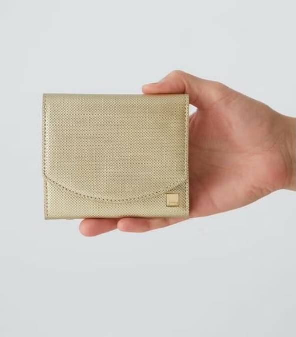 革財布キプリスのコンパクトかぶせハニーセル二つ折財布 ポン