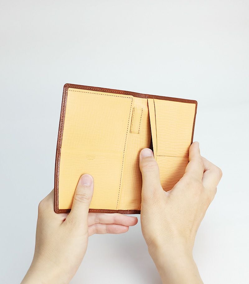 パスポートケース（スマートフォン収納可）｜シラサギレザー