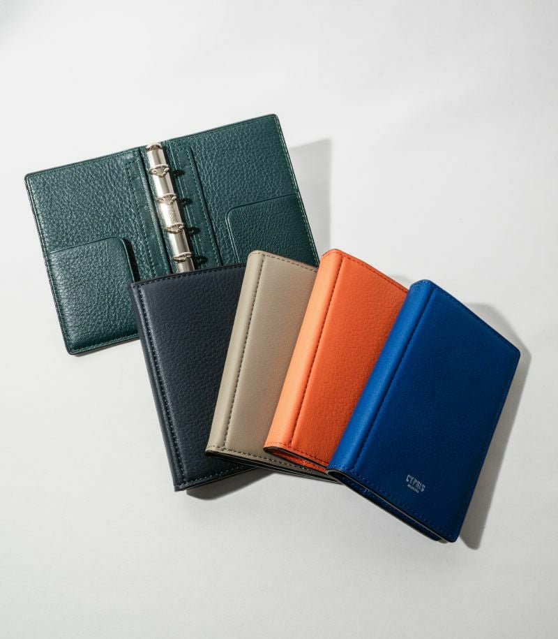 オフィスレザーアイテム,オフィス革小物,ビジネスシーン,ソフトな風合いのカラフルなレザー手帳